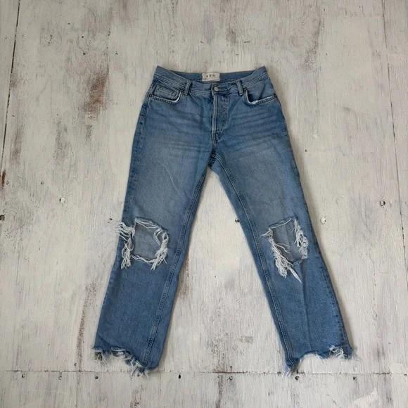 We The Free Maggie Mid Rise Distressed Straight Leg Jeans Light Wash Size 25 FP - Picture 2 of 10